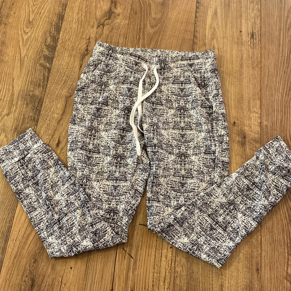 EUC BuffBunny joggers, Sz small
